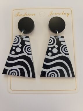 Black & White Retro Wave Drop Earrings